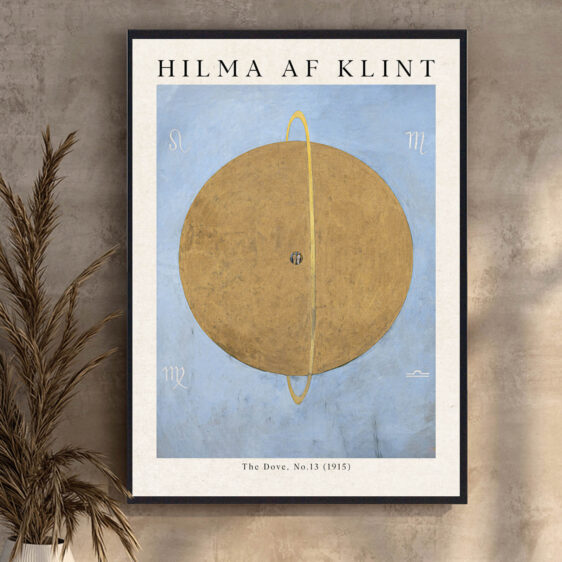 I dette værk svæver duen som et symbol på åndelig opvågnen og den indre fred, Hilma af Klint skabte gennem sin kunst. Geometriske mønstre og farvestrålende kompositioner udtrykker en følelse af kosmisk energi, hvor duen er et budskab om universets skjulte harmonier. Maleriets symmetri og lysstyrke leder beskueren til en dybere forståelse af sjælens rejse mod oplysning og forbindelse med det guddommelige.