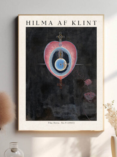 I dette værk anvender Hilma af Klint geometriske former og bløde farver til at skabe en kosmisk rytme, hvor duen fungerer som et symbol på fred og åndelig harmoni. De flydende linjer og organiske former leder beskueren gennem en meditativ rejse, hvor ånd og materie smelter sammen i et univers af indre visdom.