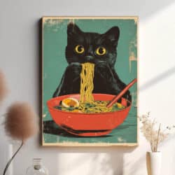 Japansk kunstplakat i form af en sort kat, der sidder og spiser nudler af en rød skål