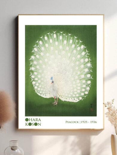 En imponerende plakat, der fanger Ohara Kosons Påfugl i al sin majestætiske skønhed. De strålende, farverige fjer står i kontrast til den blide baggrund og skaber et elegant billede, der fremhæver fuglens kongelige udstråling og naturlige pragt.