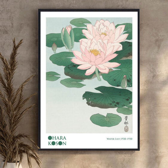 Denne plakat fremhæver Ohara Kosons evne til at fange naturens fine detaljer. Water Lily udstråler en følelse af fred og enkelhed, hvor liljens delikate blomster og den stille vandflade skaber en næsten meditativ stemning.