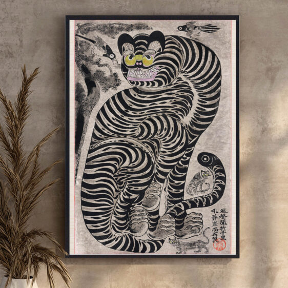Inspirationen fra japansk kunst giver denne plakat en dyb kulturel værdi, hvor tigerens styrke og skønhed fremhæves i et sort-hvidt design. Den enkle, men kraftfulde komposition udtrykker respekt for både naturen og japansk æstetik.