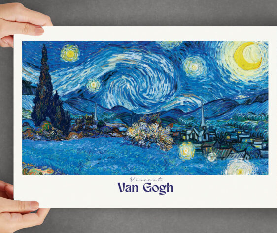The Starry Night Landscape af Vincent van Gogh skaber en magisk og næsten surrealistisk atmosfære. Den intense blå himmel, de kraftige penselstrøg og de lysende stjerner fanger en følelse af bevægelse og drama, som gør himlen levende. Landskabet nedenfor tilføjer en stille kontrast til den opjagede himmel.