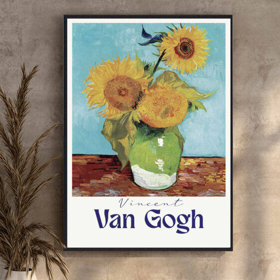 Sunflowers af Vincent van Gogh udstråler en strålende energi gennem de intense gule og orange farver. De levende solsikker ser ud til at være fanget i en evig blomstertid, hvor de vibrerende nuancer fylder rummet med varme og livskraft.
