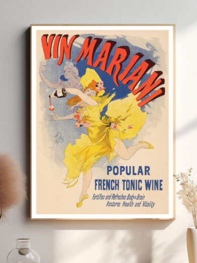 Med sin dynamiske komposition og varme farver præsenterer denne plakat Vin Mariani som både en luksuriøs og kraftfuld drik, der var populær i det 19. århundrede.