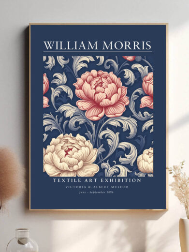 Morris' Blue Red Flower design kombinerer den kølige blå med den varme røde, hvilket skaber en harmonisk balance mellem farverne. De fine detaljer og organiske former i blomsterne udstråler både kunstnerisk finesse og naturlig skønhed, hvilket gør plakaten ideel til at tilføje et dekorativt og æstetisk element til hjemmet.