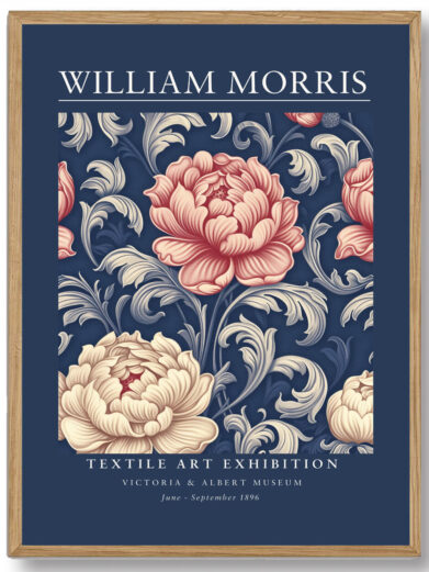Morris’ Blue Red Flower design er både sofistikeret og inspirerende. Den intense farvepalet og de intrikate mønstre skaber et visuelt fængende udtryk, der tilføjer dybde og karakter til et rum. Det er et perfekt valg for dem, der ønsker at bringe både kunstnerisk skønhed og farverig energi ind i deres hjem.