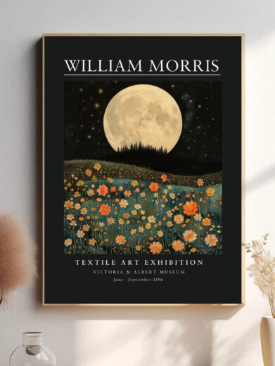 Morris’ Dark Big Moon design fanger natten på en mystisk og beroligende måde. Den store måne, omgivet af mørke nuancer, skaber en følelse af ro og fred, der gør plakaten ideel til at skabe en afslappende og reflekterende stemning i hjemmet.