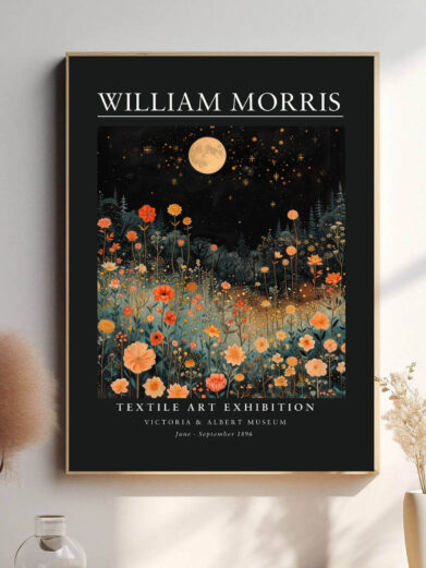 Morris’ Dark Moon design fremhæver naturens symbolik gennem den blide måneskær, der lyser op mod den mørke himmel. Dette design fanger et øjeblik af ro og eftertænksomhed, hvilket gør plakaten ideel til at skabe en beroligende og symbolsk stemning i hjemmet.