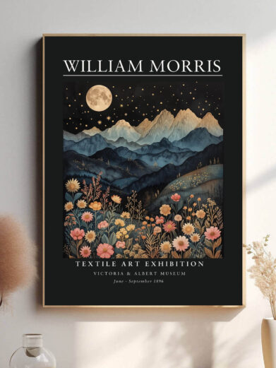 Morris' Dark Mountain Moon design fanger naturens vidundere med en kunstnerisk tolkning af bjergene oplyst af månens skær. De subtile detaljer og den mørke farvepalet skaber et visuelt imponerende og symbolsk udtryk, der udstråler både styrke og fred.