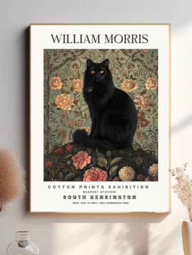 Morris’ Cat design fanger kattens naturlige skønhed og elegante holdning. Katten, som ofte symboliserer både frihed og mystik, bringer et symbolsk element til hjemmet, samtidig med at de fine linjer og detaljer gør plakaten til et dekorativt kunstværk.