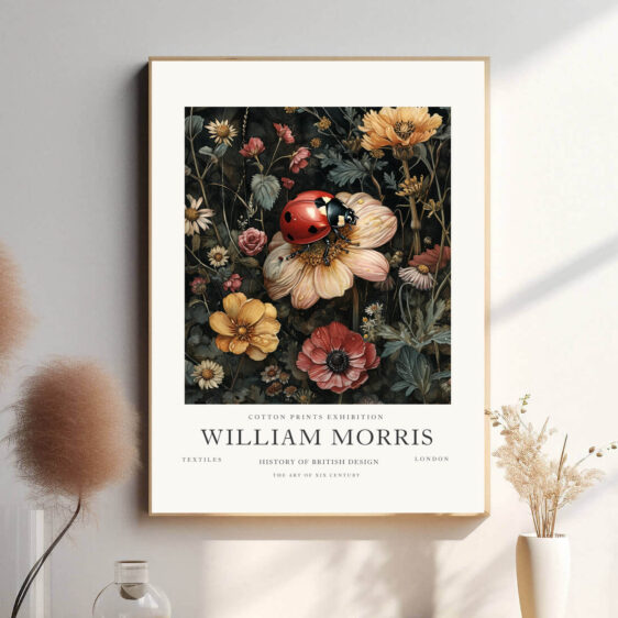 Morris’ Ladybug design fanger mariehønen med kunstnerisk præcision og symbolik. Som et symbol på lykke og held bringer mariehønen et positivt budskab til hjemmet, mens de omhyggelige linjer og detaljer gør plakaten både dekorativ og meningsfuld.