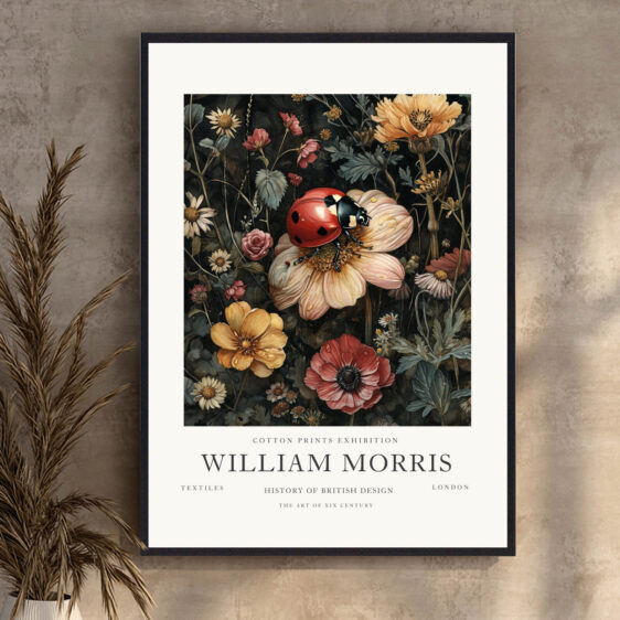 Denne plakat af William Morris viser en mariehøne, et symbol på lykke og naturlig skønhed. De små, fine detaljer og den delikate afbildning af mariehønen fanger naturens enkle skønhed og tilføjer et charmerende og livligt element til ethvert rum.