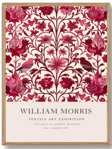 William Morris’ Red Textile Flower-plakat forener kunstnerisk finesse med et dybt kendskab til naturens skønhed. Denne plakat er ideel for dem, der ønsker at bringe et kunstnerisk og historisk element fra den victorianske æra ind i deres hjem.