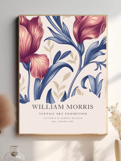 Morris’ Red Blue Flower Textile design fanger både livlighed og dekorativ skønhed med sine kontrasterende farver og detaljerede blomster. De røde og blå blomster tilføjer et dynamisk og farverigt element, der kan løfte ethvert rum og tilføje et kunstnerisk touch til hjemmet.
