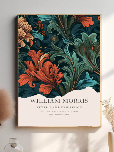 Morris’ Red Flower Textile design fanger et dramatisk og sofistikeret udtryk med sin rige røde farvepalet. De fine blomsterdetaljer giver mønsteret en kompleks og æstetisk appel, hvilket gør plakaten perfekt til at skabe en stærk, men stilfuld atmosfære i hjemmet.