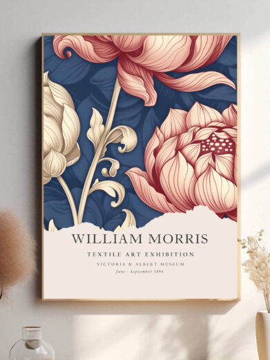 Morris' Red Blue Flower Textile design bringer en farverig, men samtidig tidløs skønhed til ethvert hjem. De røde og blå blomster skaber en iøjnefaldende kontrast, der giver et visuelt fokus, mens den fine detaljering i mønsteret udstråler både elegance og kunstnerisk finesse.