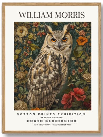 Morris’ Owl design fremhæver både den naturlige skønhed og den intellektuelle symbolik, som uglen repræsenterer. Det sofistikerede udtryk og de detaljerede elementer gør plakaten til en inspirerende tilføjelse til ethvert rum, hvor kunst og natur mødes i et perfekt design.