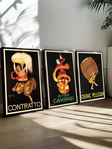 I dette plakatsæt er tre plakater udvalgt for at repræsentere det bedste af fransk kunst og kultur gennem tiden. Fra de rige farver i Impressionismens værker til de grafiske, geometriske former i Art Deco, indfanger plakaterne den mangfoldige kunstneriske arv, som Frankrig har bidraget med til verden. Hver plakat er designet med henblik på at fremhæve den kunstneriske stil og det kulturelle klima, der har kendetegnet Frankrig, og hver af dem bærer et element af elegance, der gør dem til et stilfuldt valg for enhver kunstelsker.