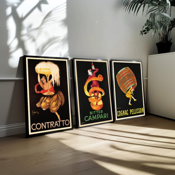 I dette plakatsæt er tre plakater udvalgt for at repræsentere det bedste af fransk kunst og kultur gennem tiden. Fra de rige farver i Impressionismens værker til de grafiske, geometriske former i Art Deco, indfanger plakaterne den mangfoldige kunstneriske arv, som Frankrig har bidraget med til verden. Hver plakat er designet med henblik på at fremhæve den kunstneriske stil og det kulturelle klima, der har kendetegnet Frankrig, og hver af dem bærer et element af elegance, der gør dem til et stilfuldt valg for enhver kunstelsker.