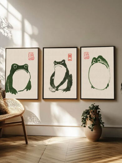 Dette plakatsæt samler tre af Matsumotos værker, hvor havets bølger og naturens styrke er i fokus. Hver plakat fanger den majestætiske kraft i havet, men også den subtile balance mellem elementerne. Matsumotos signaturstil, med detaljerede linjer og bløde, flydende former, giver disse plakater et dynamisk udtryk, hvor bølgerne er både skrøbelige og stærke. Sættet udforsker, hvordan naturens kræfter kan være både beroligende og voldsomme, og hvordan harmoni opnås gennem kontrasterne mellem ro og bevægelse.