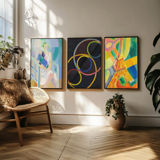 I dette plakatsæt forenes Delaunays fascination af lys og moderne bylandskaber. Gennem sine stærke farver og geometriske former fanger han den hastige udvikling af den moderne verden, hvor energien fra både natur og teknologi er synlig i malerierne. Hver plakat er en visuel symfoni, hvor Delaunay leger med perspektiv og rum, og sammen afspejler de et univers af konstant forandring, oplyst af det dynamiske spil mellem sol og kunstig belysning.