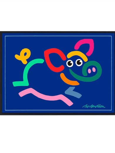 Bo Bendixen plakat: Farverig grafisk illustration af en gris mod en blå baggrund i en sort ramme. Moderne kunst.