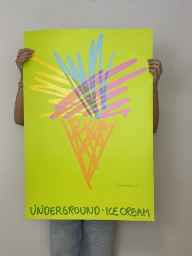 Bo Bendixen plakat med et abstrakt ismotiv i lyse farver på en limegrøn baggrund. Underground Icecream.