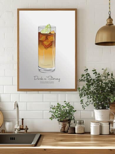 Dark n' Stormy drink plakat. Illustration af drink med is og lime i højt glas med brun og gul farvegradient.