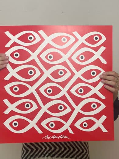 Bo Bendixen plakat med rødt design og hvide stiliserede fisk. Moderne kunsttryk, limited edition.
